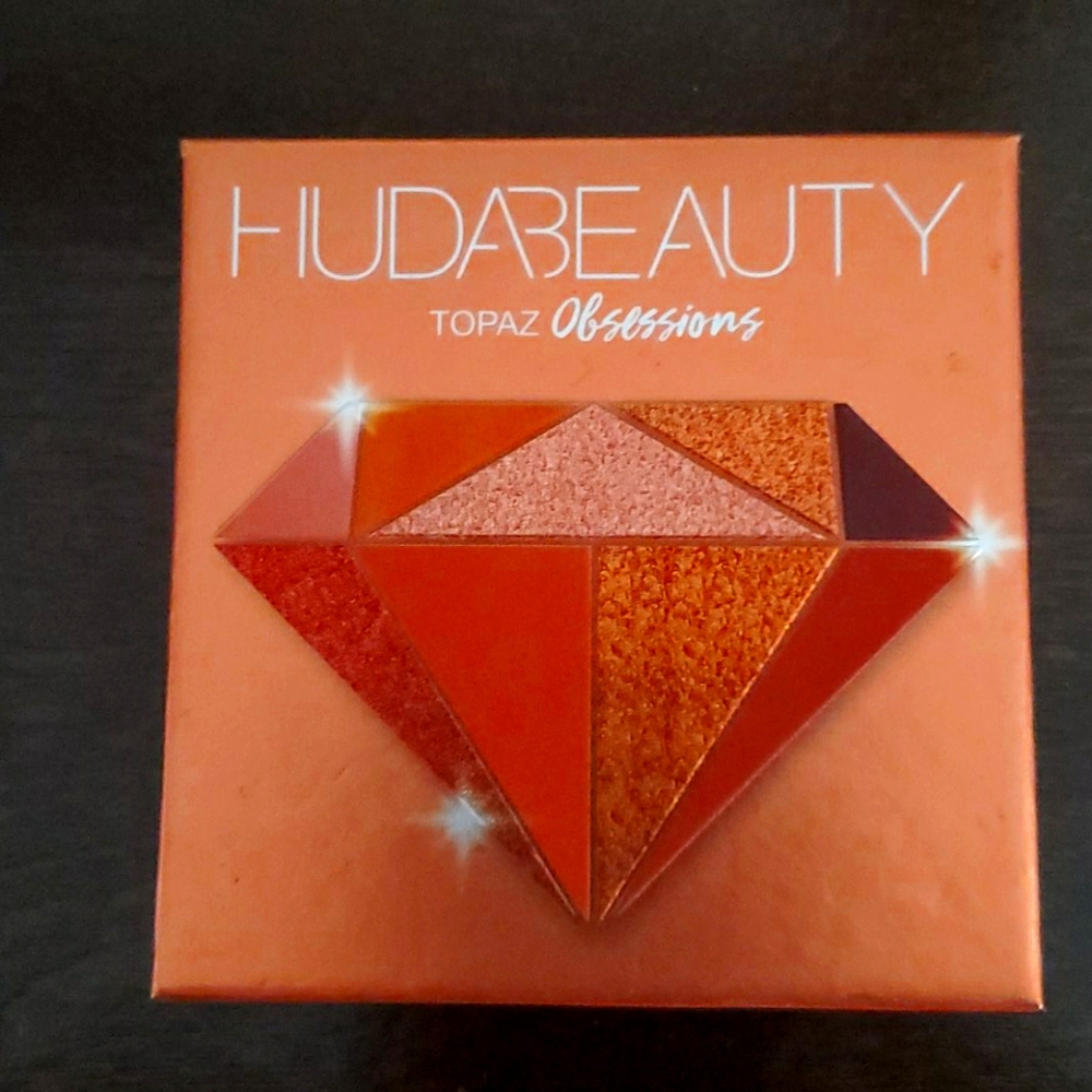 HUDA Topaz Obsessions eyeshadow palette